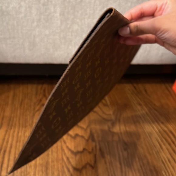 *SOLD*  Louis Vuitton Vintage Envelope Document or IPad Holder - Picture 11 of 16
